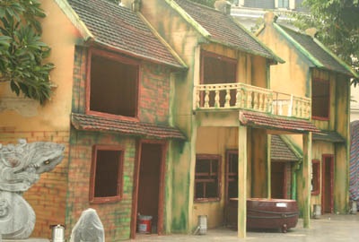 Nắng vàng, hoa tươi và sự tất tưởi của “phó nháy” - 10 Nắng vàng, hoa tươi và sự tất tưởi của “phó nháy” - 10