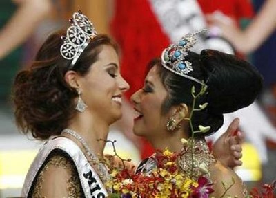 Hoa hậu Hoàn vũ trao vương miện cho tân hoa hậu Indonesia - 7