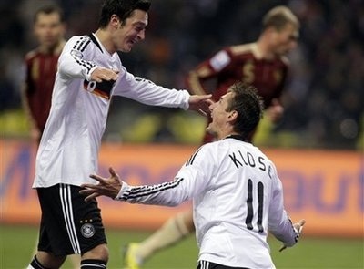 Hạ “gấu Nga”, Đức đoạt vé dự World Cup 2010 - 1