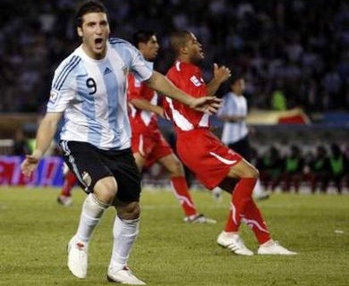 Palermo tỏa sáng đem về 3 điểm nghẹt thở cho Argentina - 1