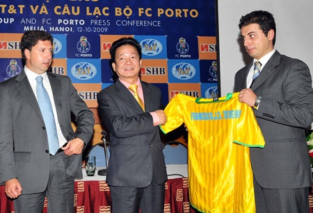 T&T “bắt tay” cùng FC Porto - 1