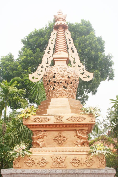 Ra mắt đại bảo tháp bằng đồng lớn nhất Việt Nam - 1 Ra mắt đại bảo tháp bằng đồng lớn nhất Việt Nam - 1