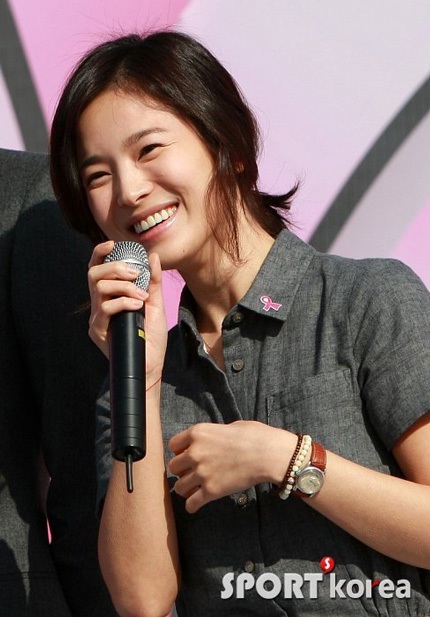 Song Hye Kyo rạng rỡ trong nắng thu - 10