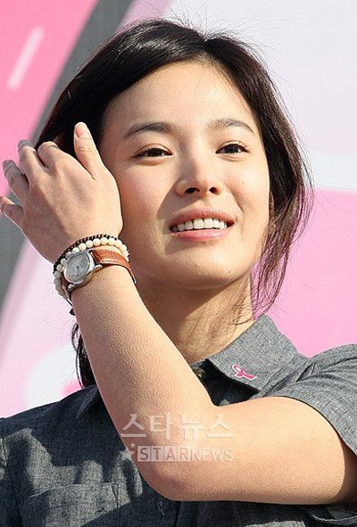 Song Hye Kyo rạng rỡ trong nắng thu - 11