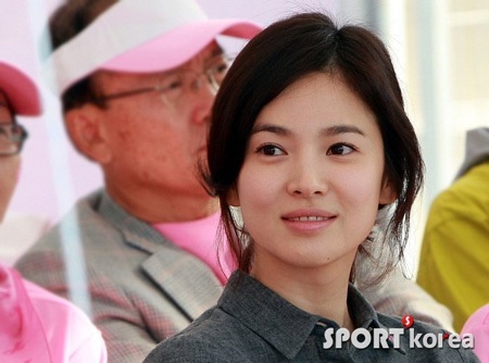 Song Hye Kyo rạng rỡ trong nắng thu - 18