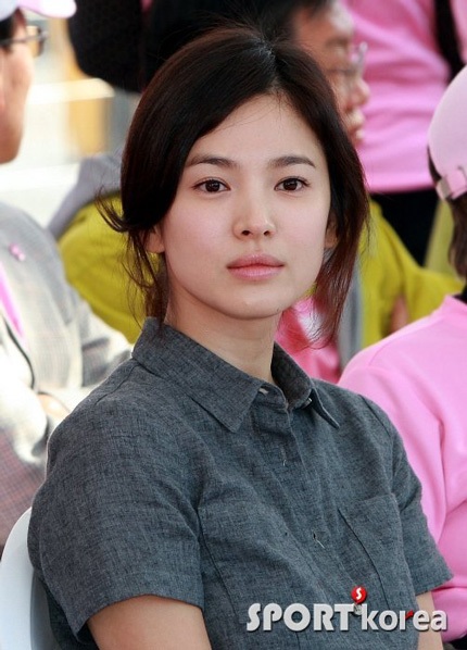 Song Hye Kyo rạng rỡ trong nắng thu - 19