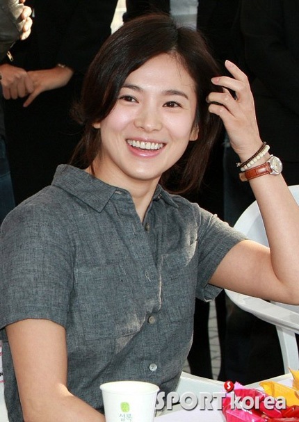 Song Hye Kyo rạng rỡ trong nắng thu - 20