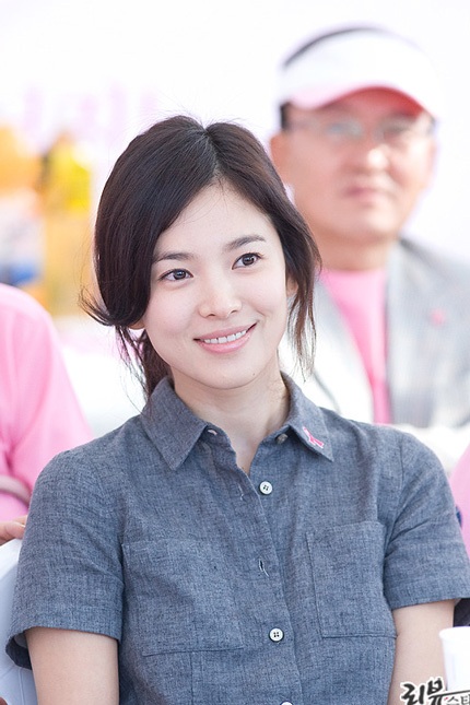 Song Hye Kyo rạng rỡ trong nắng thu - 21