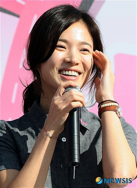 Song Hye Kyo rạng rỡ trong nắng thu - 7