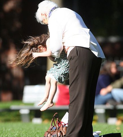 Katie tranh luận với Tom vì chọn trường cho con - 8