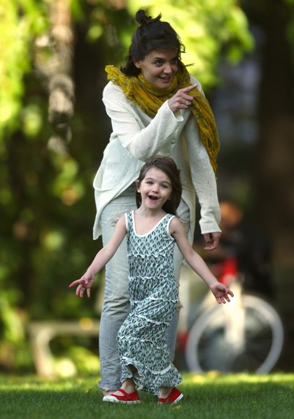 Katie tranh luận với Tom vì chọn trường cho con - 4