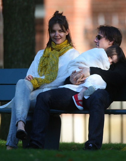 Katie tranh luận với Tom vì chọn trường cho con - 12