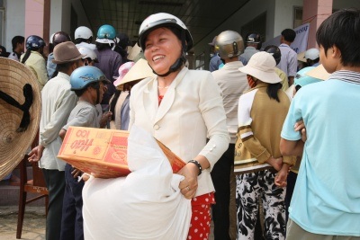 VinaStar tham gia cứu trợ đồng bào bão lụt miền Trung  - 1