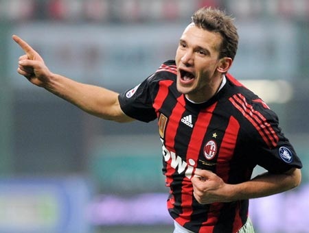 Shevchenko từng “hờ hững” Barca và MU để chọn Milan - 1