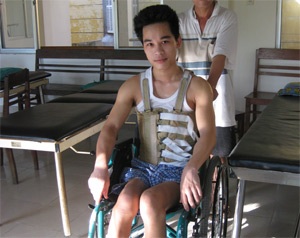 Chàng sinh viên nghèo chống chọi với căn bệnh quái ác - 1