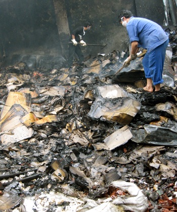 “Bà hoả” thiêu rụi kho hàng của công ty thiết bị điện - 2