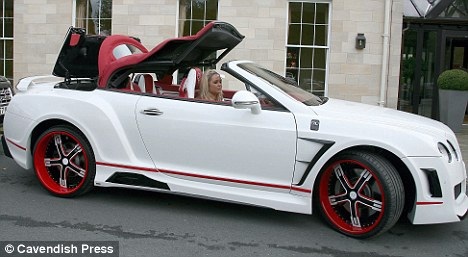 Cầu thủ El-Hadji Diouf khoe xe Cadillac mạ vàng - 4 Cầu thủ El-Hadji Diouf khoe xe Cadillac mạ vàng - 4