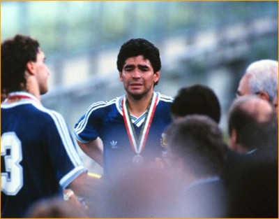 9 khoảnh khắc “điên rồ” nhất của Maradona - 2 9 khoảnh khắc “điên rồ” nhất của Maradona - 2