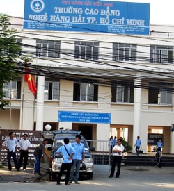 Nổ súng dẹp “ma men” náo loạn ký túc xá  - 1 Nổ súng dẹp “ma men” náo loạn ký túc xá  - 1