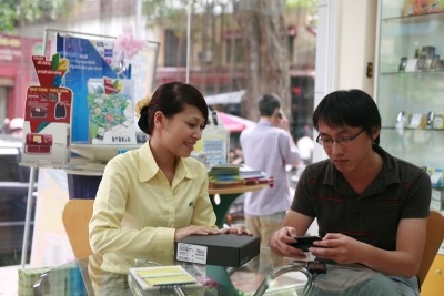 Khách hàng thứ 3 triệu và 3 năm Hệ thống bán lẻ Viettel - 2