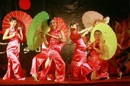 Sinh viên Ngoại Thương cực nhộn với “Đêm mặt trời” - 13 Sinh viên Ngoại Thương cực nhộn với “Đêm mặt trời” - 13