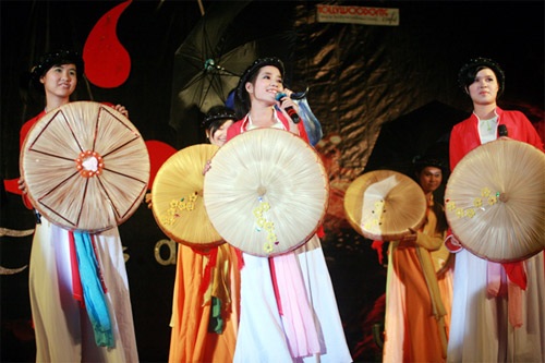 Sinh viên Ngoại Thương cực nhộn với “Đêm mặt trời” - 11 Sinh viên Ngoại Thương cực nhộn với “Đêm mặt trời” - 11