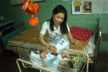 Quà nhân ái đến với cháu bé trong bài “Viết cho một sinh linh vô tội” - 1 Quà nhân ái đến với cháu bé trong bài “Viết cho một sinh linh vô tội” - 1
