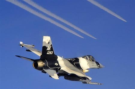 Mỹ: Phi công F-16 mất tích sau cú va chạm trên không - 1 Mỹ: Phi công F-16 mất tích sau cú va chạm trên không - 1