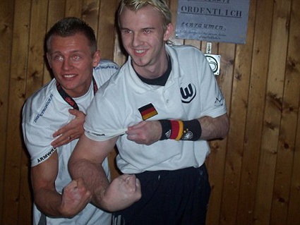 Chàng trai sở hữu cánh tay to như bắp chuối - 3