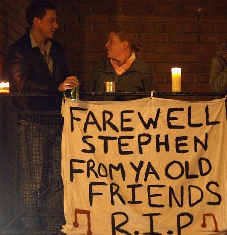 Nhóm Boyzone thức qua đêm bên lĩnh cữu Stephen Gately - 10