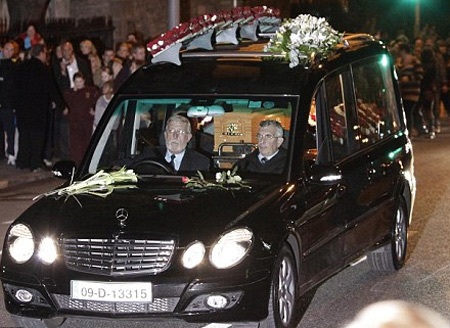 Nhóm Boyzone thức qua đêm bên lĩnh cữu Stephen Gately - 2