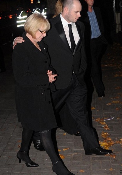 Nhóm Boyzone thức qua đêm bên lĩnh cữu Stephen Gately - 3