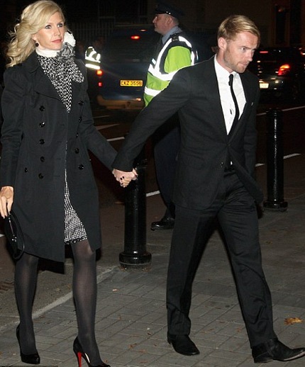 Nhóm Boyzone thức qua đêm bên lĩnh cữu Stephen Gately - 5