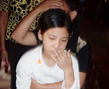 Bé gái 11 tuổi bị đánh đập tàn ác - 2