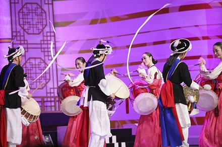 Những cô gái xinh đẹp SNSD sôi động trên sân khấu Thủ đô - 22