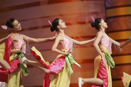 Những cô gái xinh đẹp SNSD sôi động trên sân khấu Thủ đô - 19