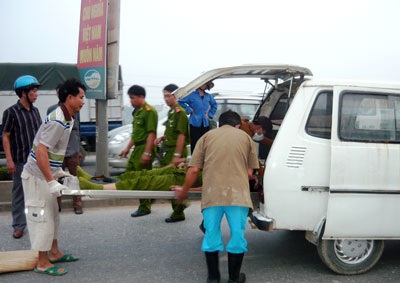 Một công an bị xe container cán chết - 1
