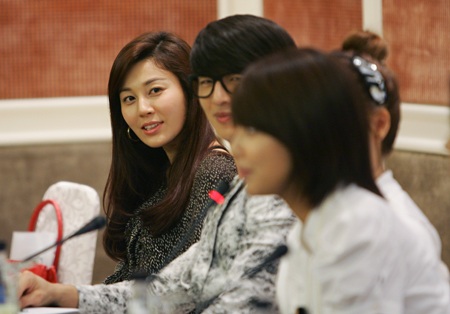 Nghệ sĩ Hàn ngỡ ngàng trước tình cảm của khán giả Việt - 9