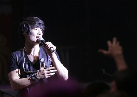 Những cô gái xinh đẹp SNSD sôi động trên sân khấu Thủ đô - 17