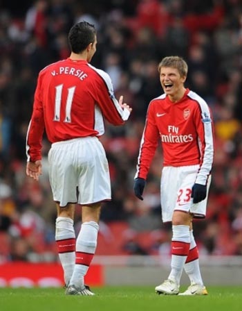 Không dễ cho Arsenal và Liverpool - 1