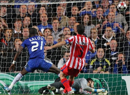 “Vùi dập” Atletico, Chelsea củng cố ngôi đầu bảng - 1