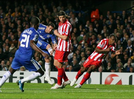 “Vùi dập” Atletico, Chelsea củng cố ngôi đầu bảng - 2