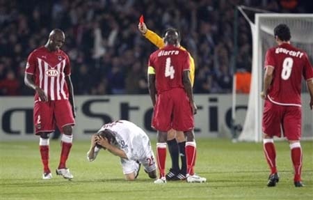 “Hùm xám” Bayern thua thảm, Juve thắng nhọc nhằn - 2 “Hùm xám” Bayern thua thảm, Juve thắng nhọc nhằn - 2