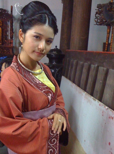 Mai Chi - Nỗi đau buồn in sâu trong mắt - 3 Mai Chi - Nỗi đau buồn in sâu trong mắt - 3