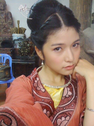 Mai Chi - Nỗi đau buồn in sâu trong mắt - 2 Mai Chi - Nỗi đau buồn in sâu trong mắt - 2