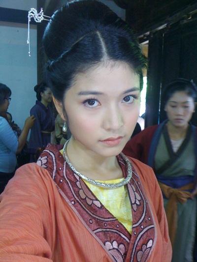 Mai Chi - Nỗi đau buồn in sâu trong mắt - 1 Mai Chi - Nỗi đau buồn in sâu trong mắt - 1