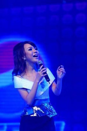 Đinh Mạnh Ninh giành phần thưởng đi Mỹ thu âm cùng Akon - 3 Đinh Mạnh Ninh giành phần thưởng đi Mỹ thu âm cùng Akon - 3