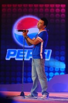 Đinh Mạnh Ninh giành phần thưởng đi Mỹ thu âm cùng Akon - 6 Đinh Mạnh Ninh giành phần thưởng đi Mỹ thu âm cùng Akon - 6