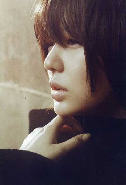 Yoon Eun Hye “biến hóa” với màu đen - 4 Yoon Eun Hye “biến hóa” với màu đen - 4