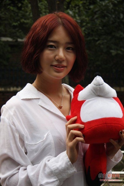 Yoon Eun Hye “biến hóa” với màu đen - 12 Yoon Eun Hye “biến hóa” với màu đen - 12
